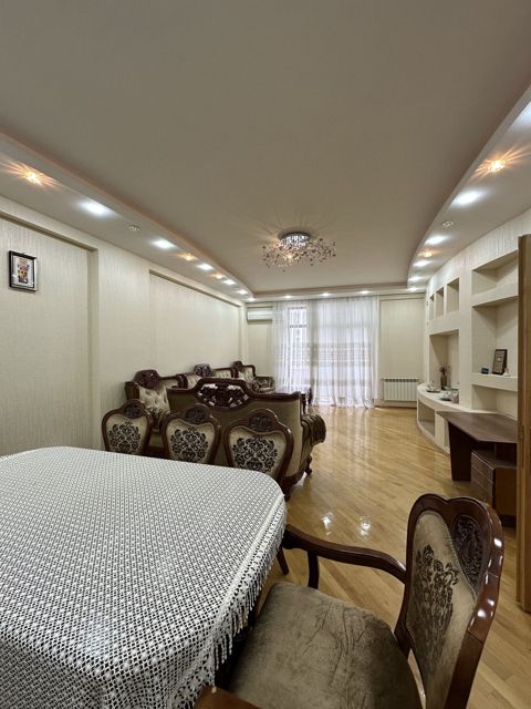 Satılır 4 otaqlı yeni tikili 221 m² — Bakı