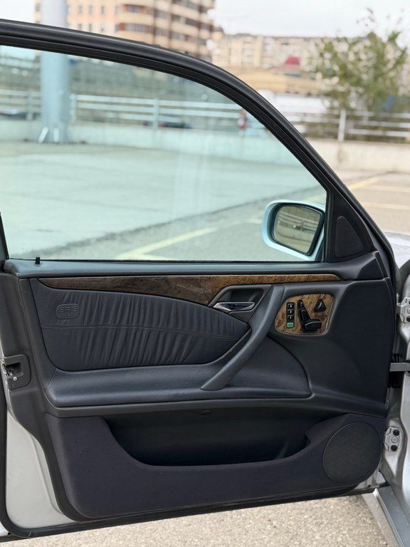 Mercedes E 320, 3.2 L, 2000 il, 177 000 km — Avtomobillər, Bakı (12)