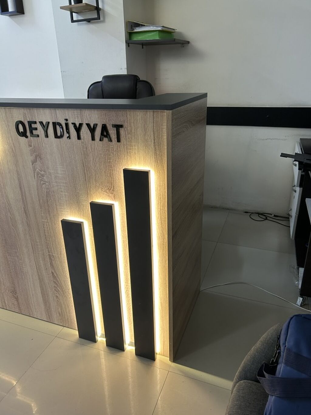 Qeydiyyat üçün resepsiyon masası - Müasir dizayn: Açıq palıd — Ofis mebeli, Sumqayıt (4)