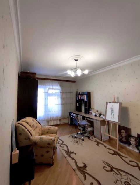 Satılır 4 otaqlı köhnə tikili 105 m² — Bakı