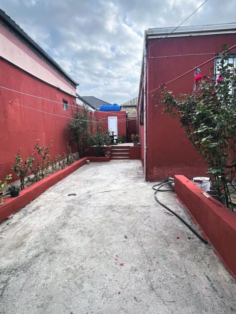 Satılır 3 otaqlı həyət evi/bağ evi 100 m² — Bakı