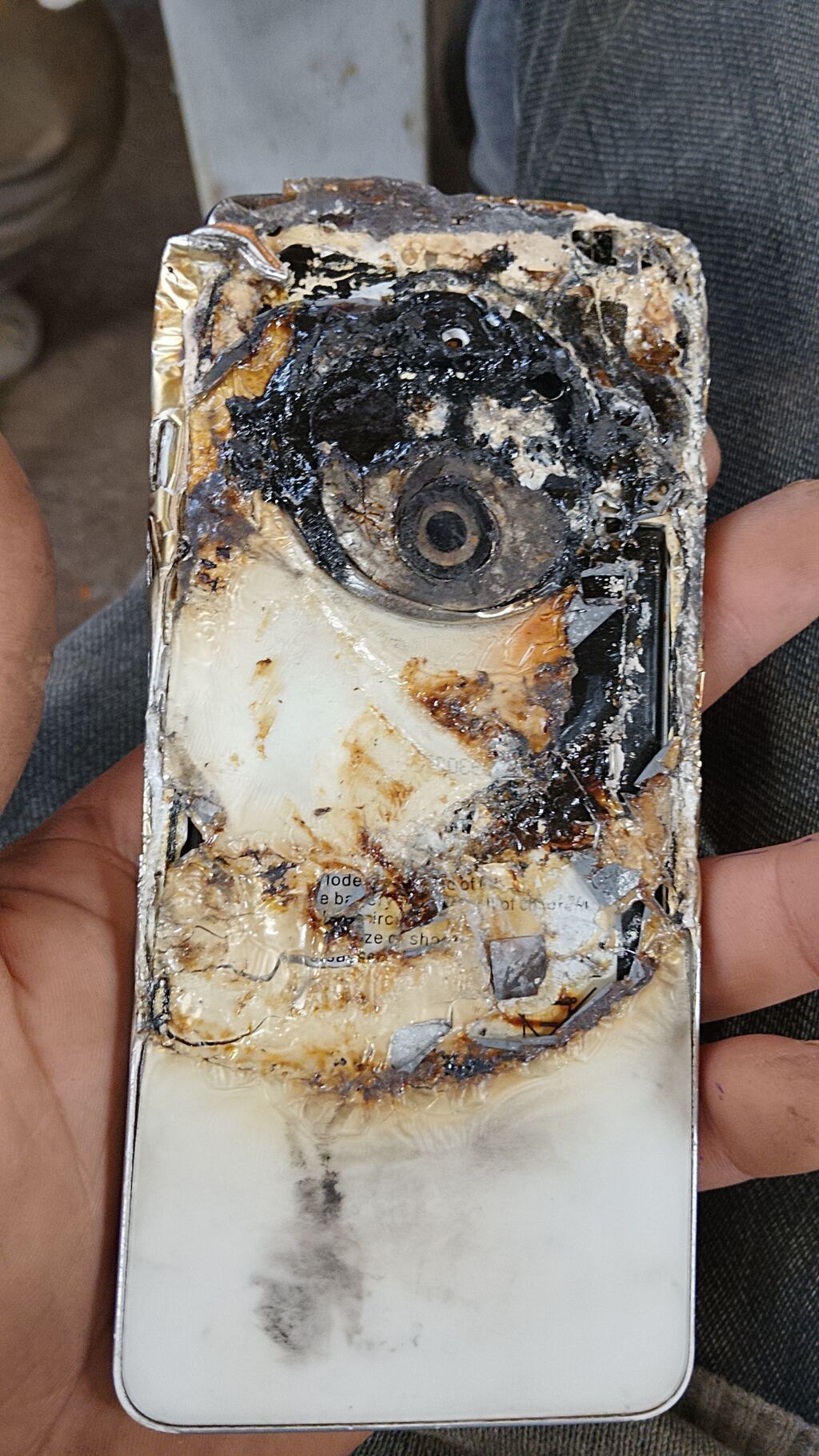Telfonun arxasi yanib ama superde isleyir — Smartfon ehtiyat hissələri, Digah (2)