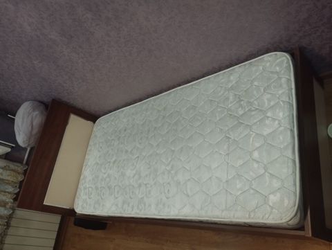 Tək nəfərlik çarpayı və döşək dəsti - Ölçü: təxmini 90x190 sm (tək — Bakı