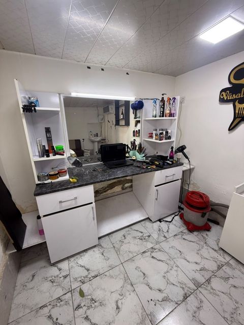 Aynur 2 Salon guzgusu *Qiymet 120azn* Ünvan xırdalan 474 — Bakı