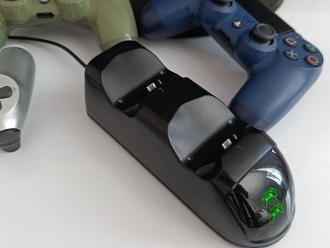 PS4 pultu üçün şarj cihazı əla vəziyətdə PS4 pult zaryadka üçün dok — Bakı