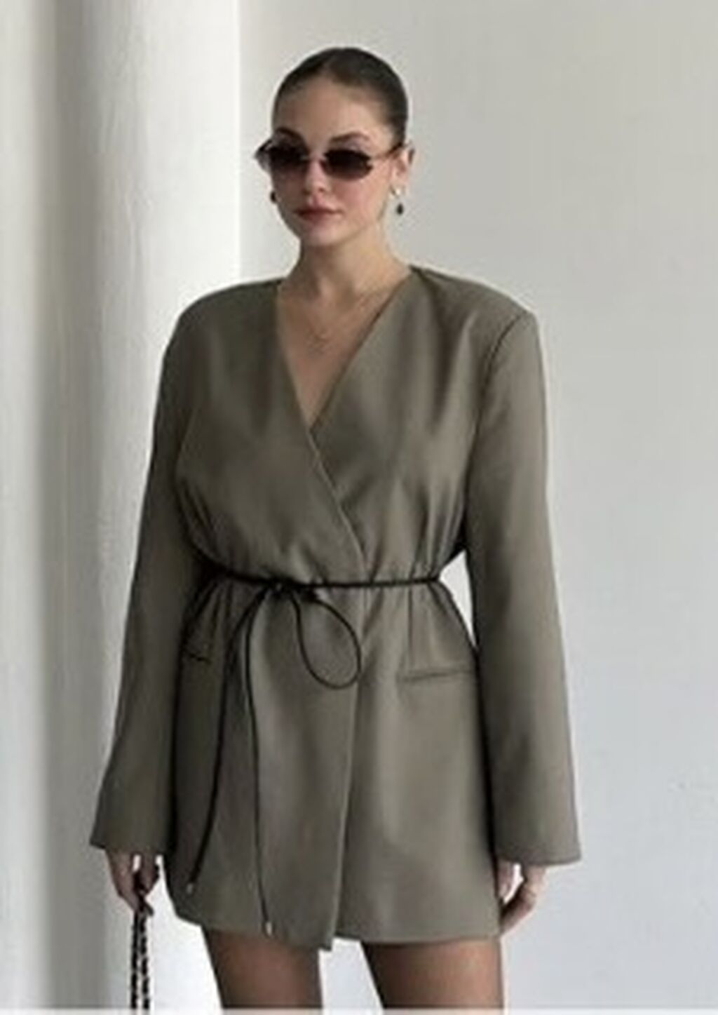 Zərif qadın üst geyimi – kəmərli blazer/pencek - Rəng: zeytun-boz — Caketi, Qobu