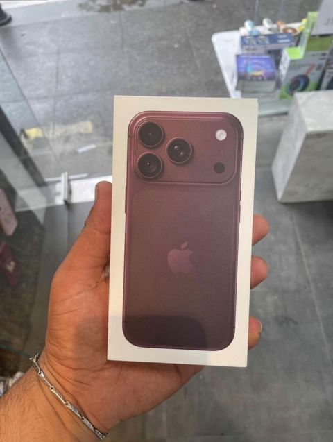 IPhone 18 Pro, 256 GB, Bordo, Zəmanət, Simsiz şarj, Sənədlərlə — Gəncə