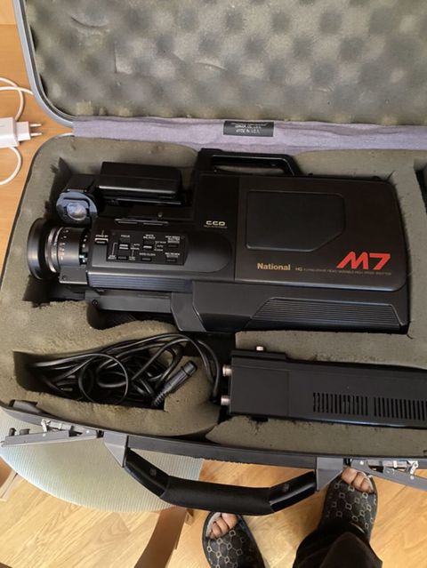 National NV-M7EN VHS Movie kamera seti Məzmun: - National NV-M7EN — Bakı