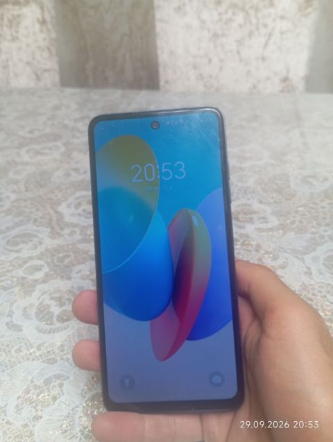 Məhsul: Smartfon - Tam ekranlı, nazik çərçivəli dizayn; ön kamera — Quba