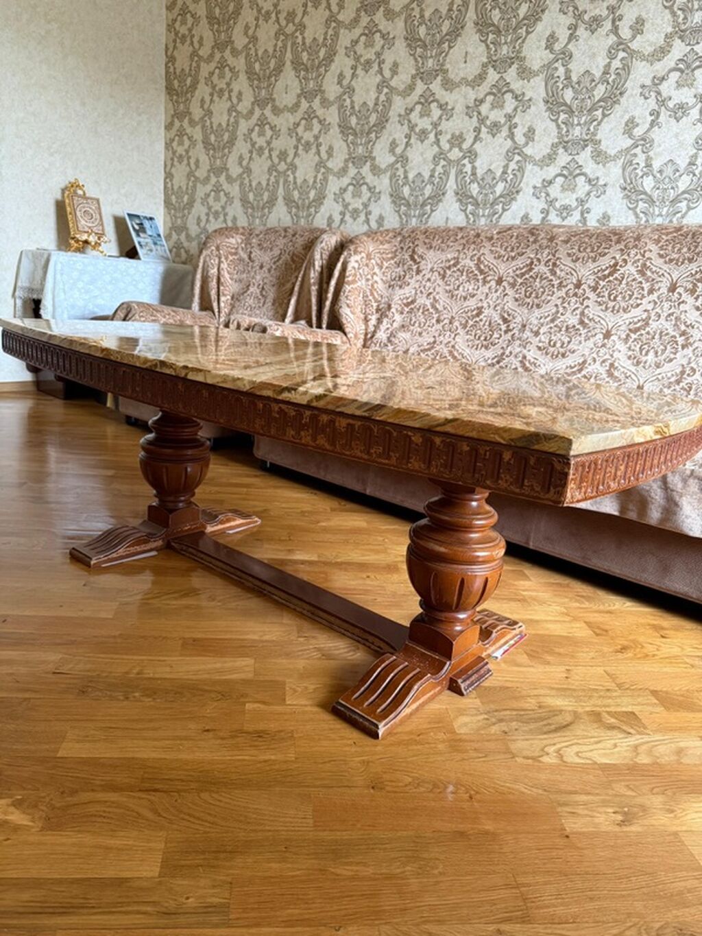 Oniks daş üstlü klassik salon masası - Üst: Təbii oniks daş lövhə — Salon mebeli, Bakı (5)