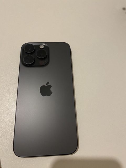 IPhone 15 Pro Max — Masazır