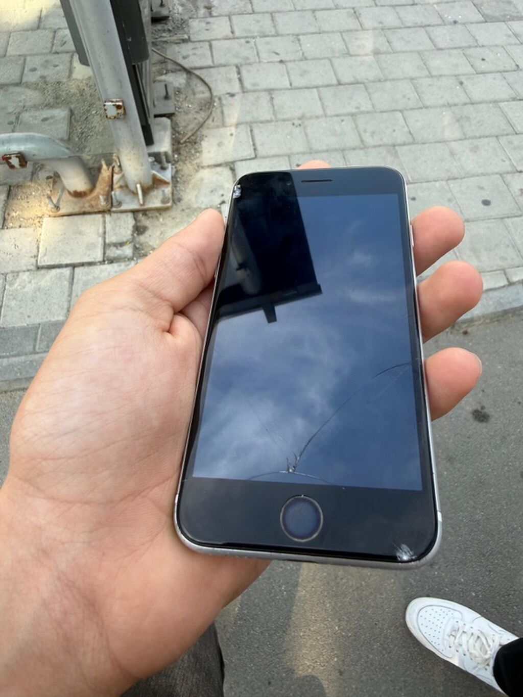 IPhone SE 2020, Ağ, Qırıq — Apple iPhone, Bakı (3)