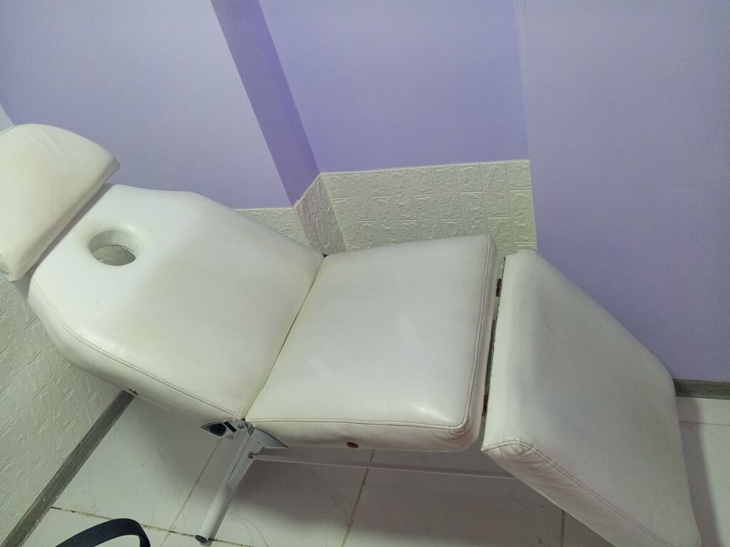 İşlənmiş, Kosmetoloji kuşetka, Qatlanan, rəng - Ağ — Salon mebeli, Masazır (2)