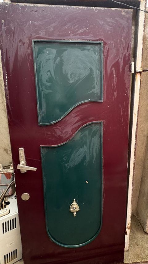 Metal giriş qapısı - Material: polad/metal konstruksiya - Rəng: tünd — Masazır