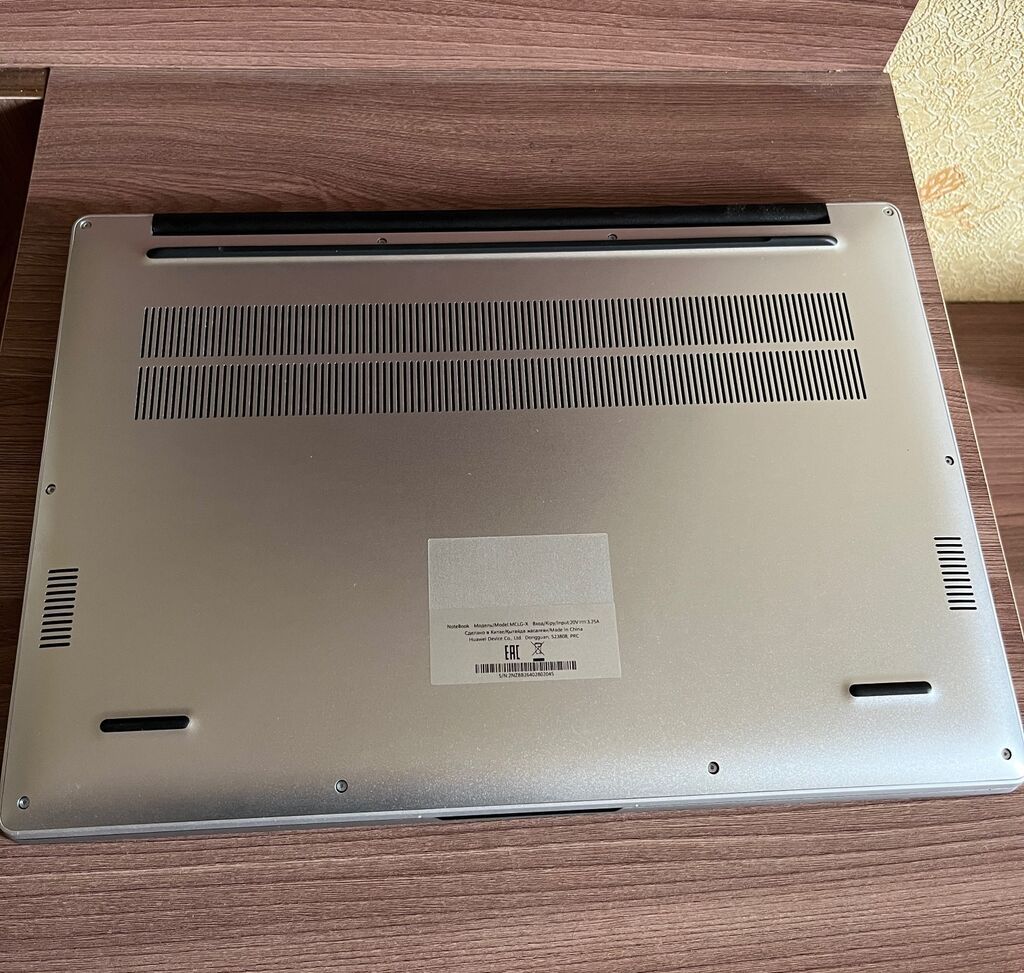 Huawei noutbuk - Model: Huawei (MateBook seriyası olduğunu göstərən — Huawei, Bakı (2)