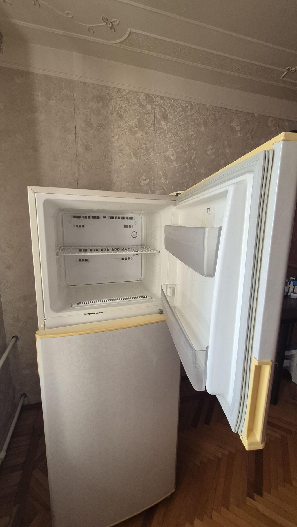 İşlənmiş 2 qapılı Samsung Soyuducu Satılır, rəng - Bej, Təkərli — Soyuducular, Bakı (3)
