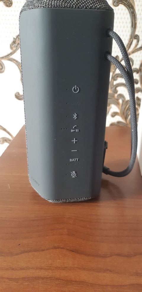 Sony portativ Bluetooth dinamik. Qara rəngli, müasir və minimal — Bakı