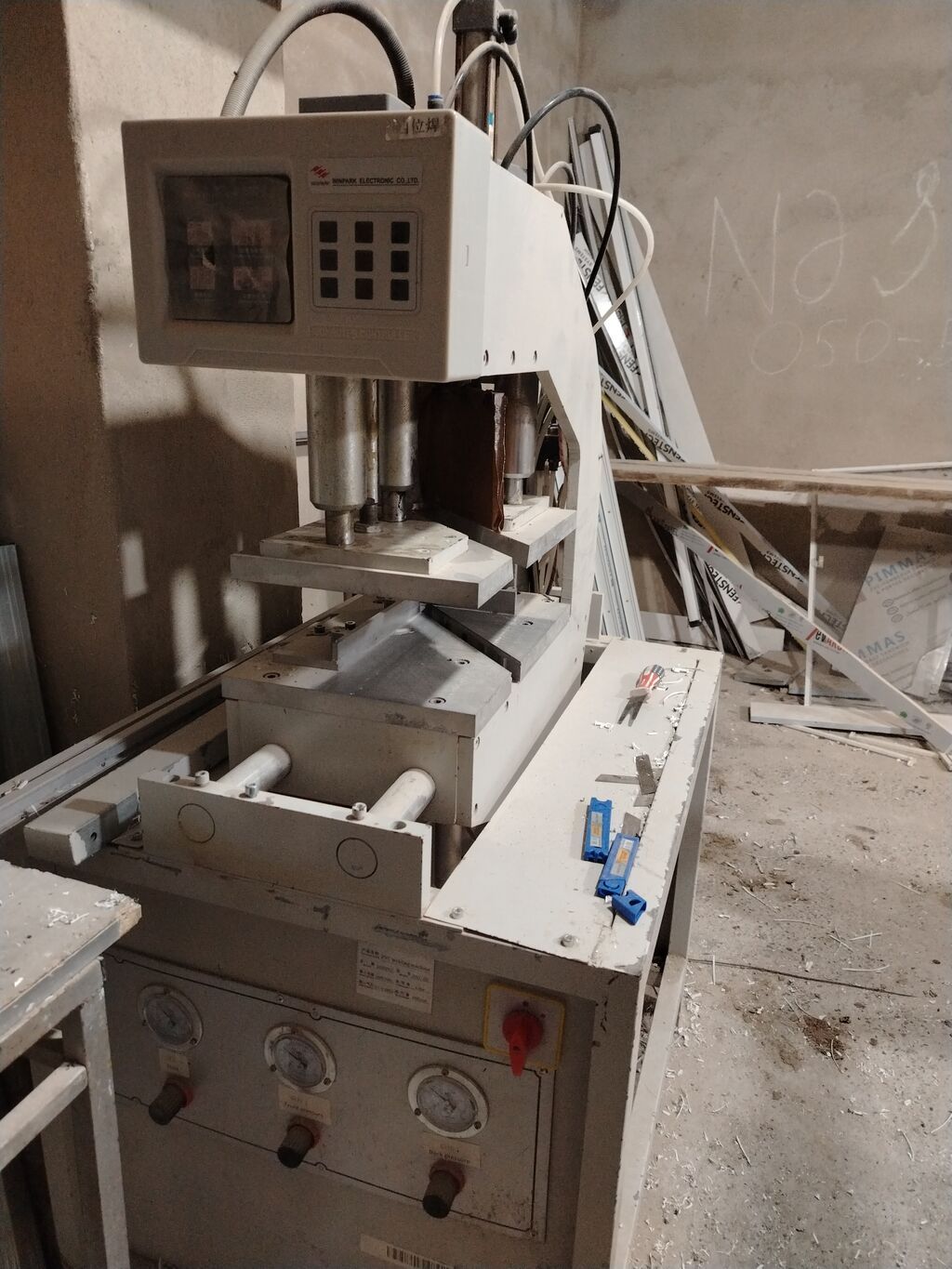 PVC pəncərə və qapı istehsalı üçün avadanlıq paketi Tərkib: - Lankang — Stanoklar, Digah