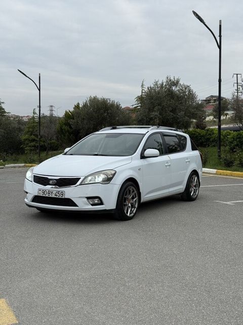 Kia Ceed SW, 1.6 L, 2009 il, 390 000 km — Bakı