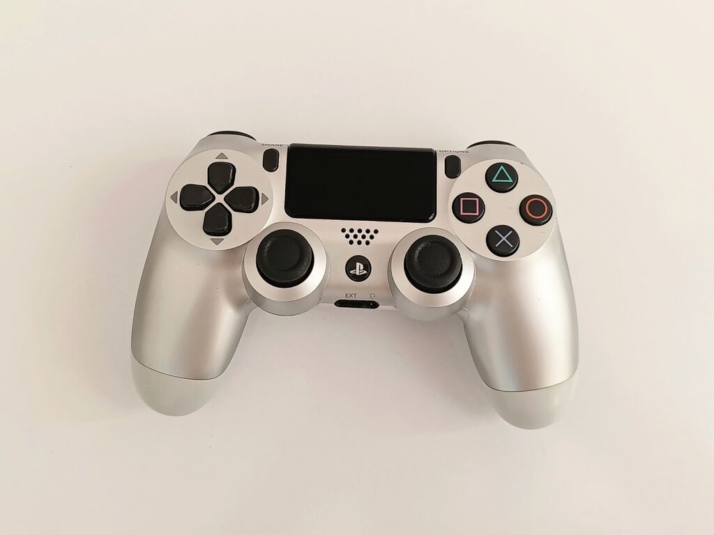 PS4 slim silver qutudan çıxan original pultdu İşlənməyib ideal — Aksesuarlar, Bakı (2)