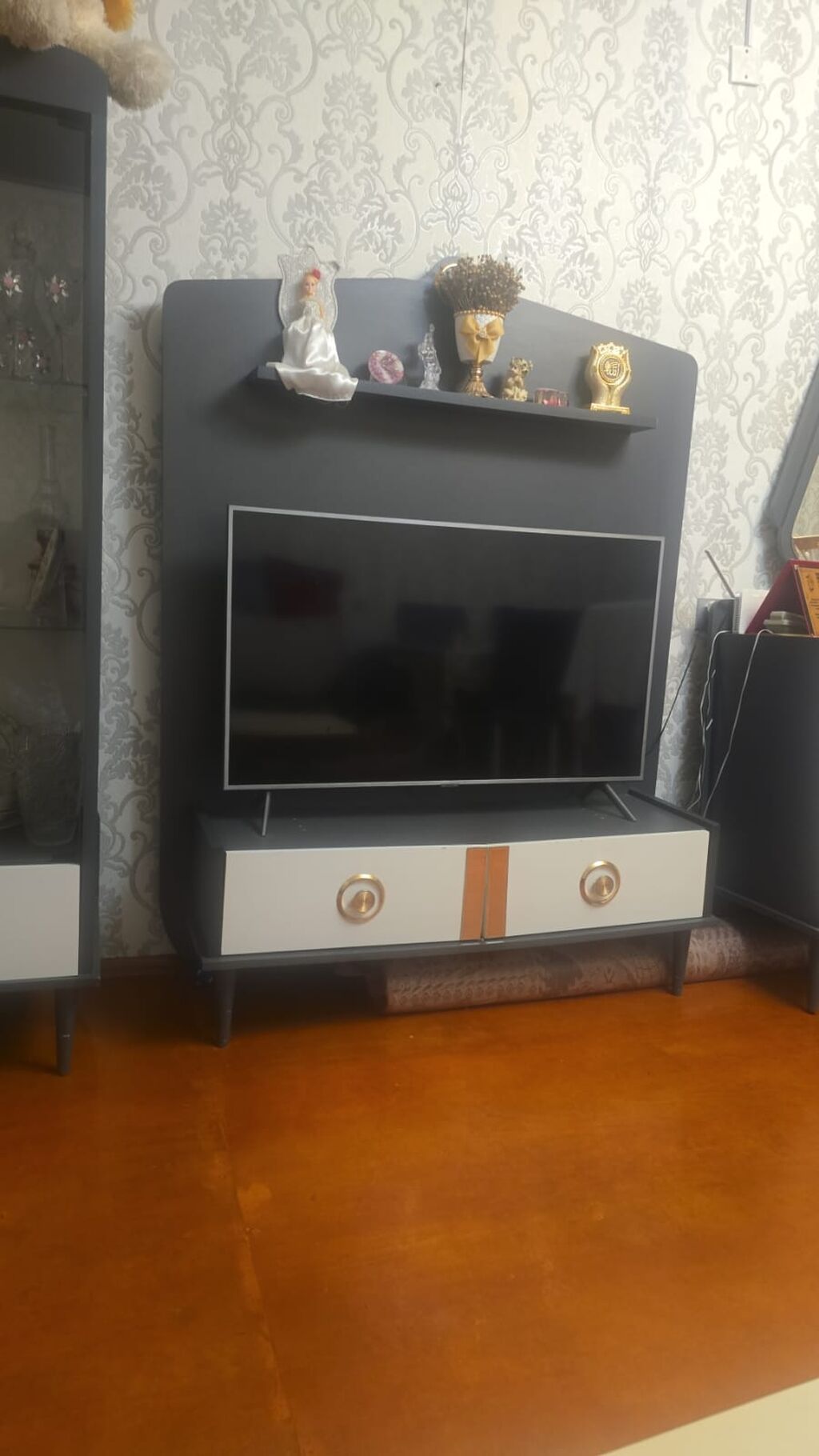 Qonaq otağı mebel dəsti Tərkibi: - Şkaf-vitrin: 3 şüşə rəfli, şüşə — Qonaq otağı üçün, Digah (2)