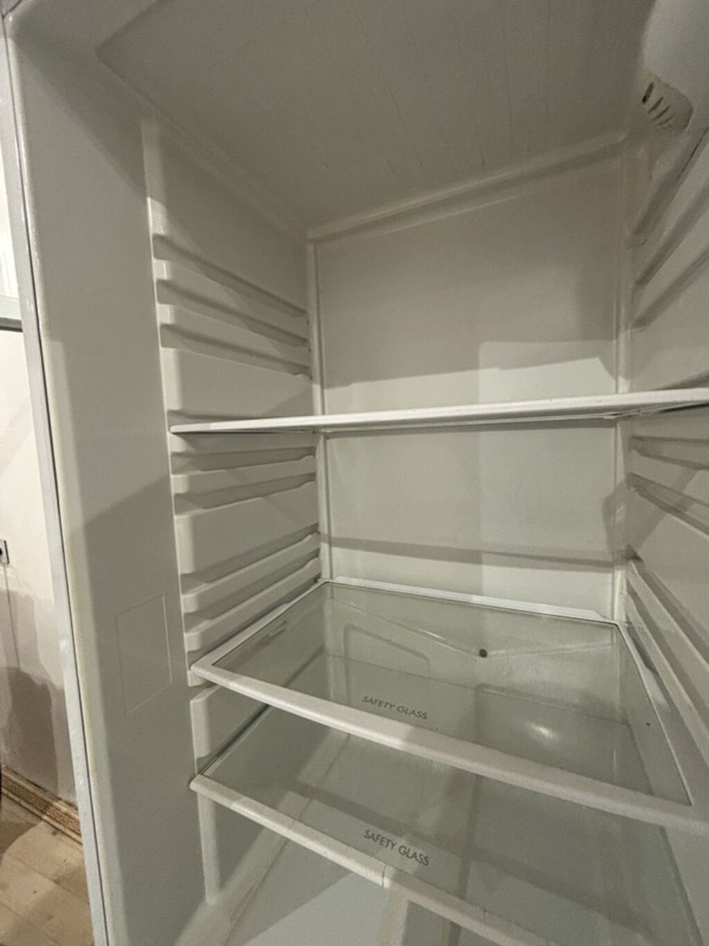 İşlənmiş 2 qapılı Hotpoint Ariston Soyuducu Satılır, rəng - Ağ — Soyuducular, Digah (8)