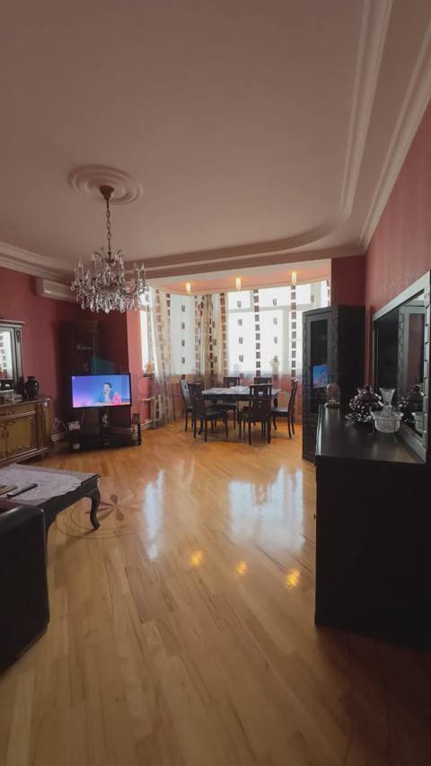 Satılır: 4 Otaq, Yeni tikili, Yasamal r., 145.00 m² — Samir m — ბინა