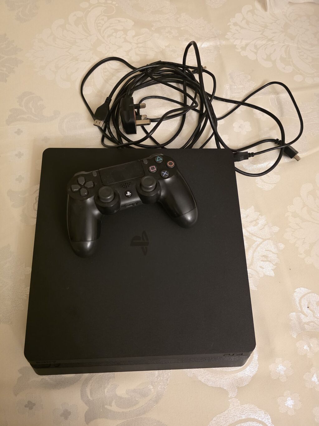 PlayStation 4 Slim oyun konsolu Komplekt: - PS4 Slim konsolu (qara — Oyun konsolları, Sumqayıt (2)