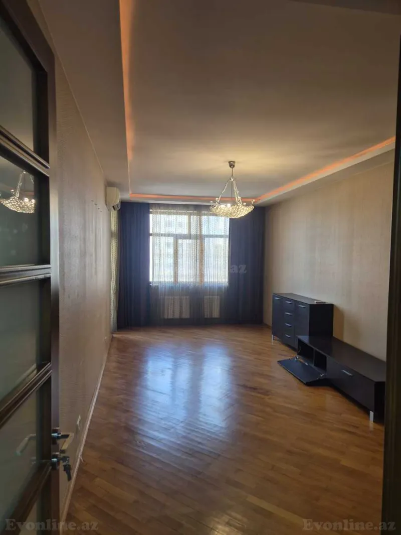 Satılır 3 otaqlı Mənzil Yeni tikili 100 m² Bakı, Nəsimi r., 28 May m — Bakı