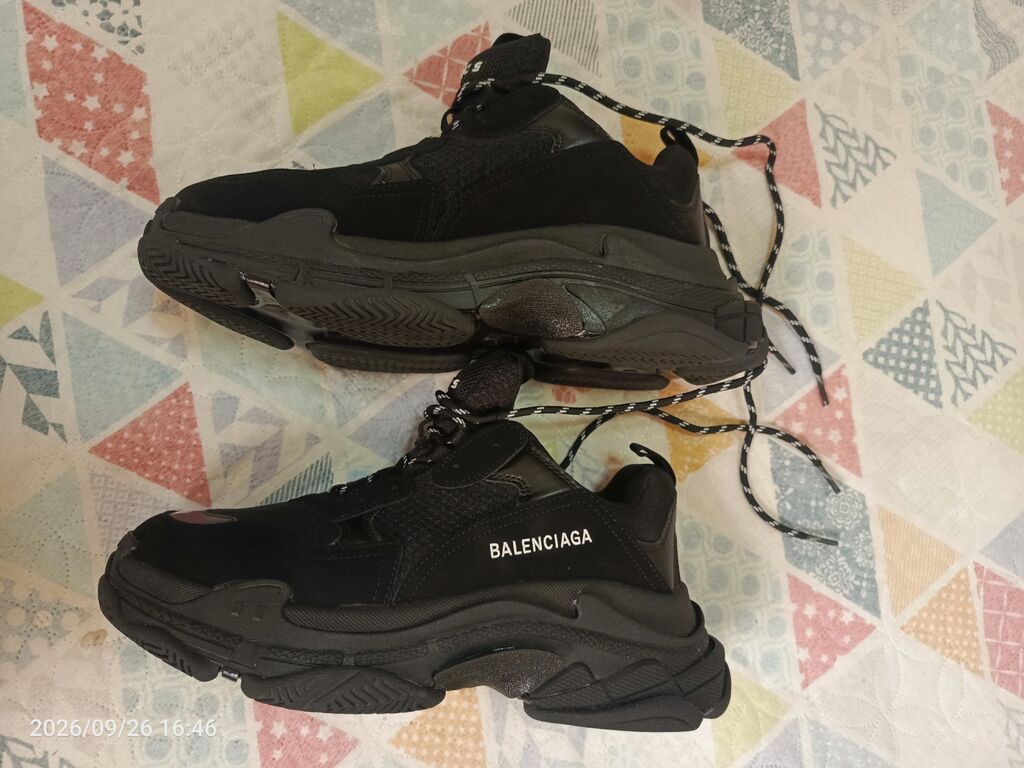 Balenciaga Triple S. Rəsmi saytda $1200, eBuy da $860, mən konkret — Digər, Bakı (6)