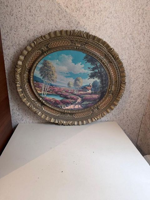 Oval dekorativ tablo – relyefli bəzəkli çərçivə ilə. - Forma: oval — Digah