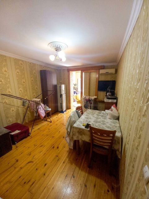 Satılır 2 otaqlı köhnə tikili 40 m² — Bakı