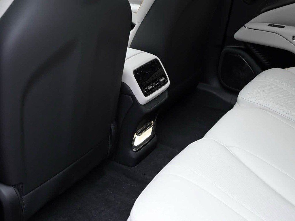 Voyah Passion S, 98 kWh, 2026 il, yeni — Avtomobillər (9)