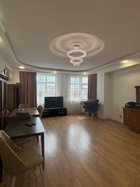 Satılır 3 otaqlı yeni tikili 130 m² — Bakı