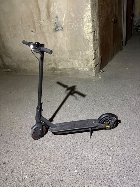 İşlənmiş Elektrik samokat 8", 251 - 350 Vt, 16 - 25 km/s, Ünvandan götürmə — Bakı