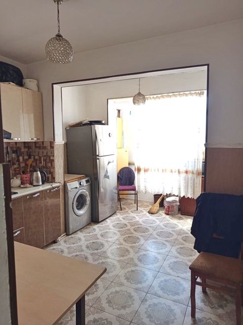 Satılır 2 otaqlı köhnə tikili 60 m² — Bakı