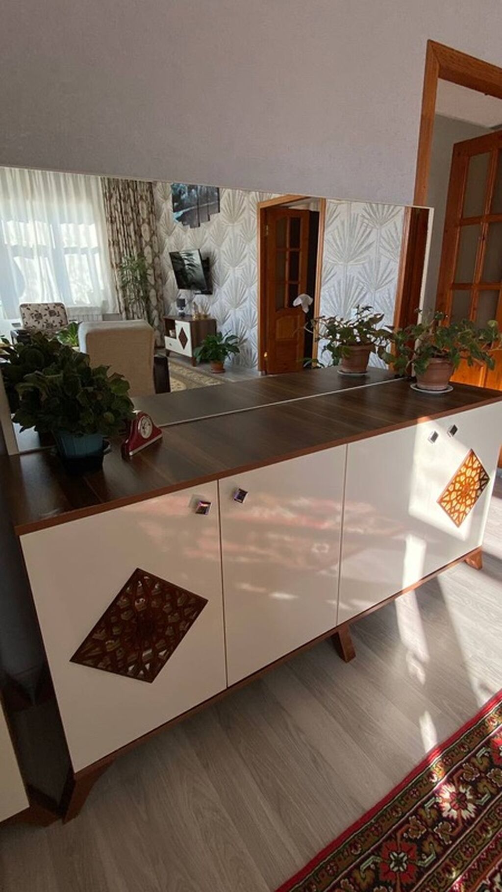 Qonaq otağı üçün mebel dəsti Tərkibi: - Şüşə vitrin şkafı: 2 şüşə — Qonaq otağı üçün, Qusar (3)