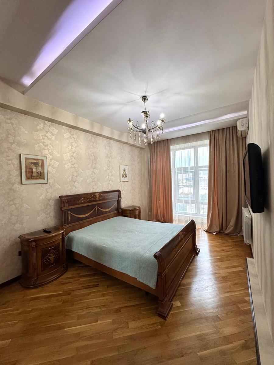 Satılır 4 otaqlı yeni tikili 180 m² — Mənzil, Bakı (5)