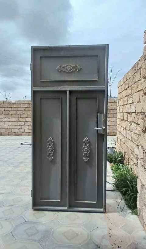 Demir qapi 2/1m 155azn qiymet sondur Vişnovka 5650 leli — Bakı