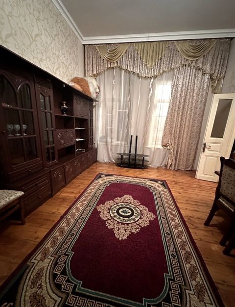 Satılır 3 otaqlı köhnə tikili 72 m² — Bakı