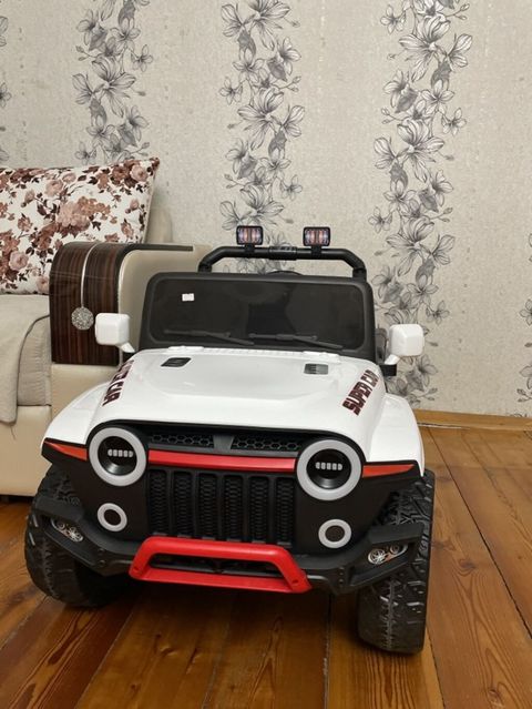 Uşaqlar üçün elektrikli miniatür jip maşını - Korpus: ağ rəngdə — Digah