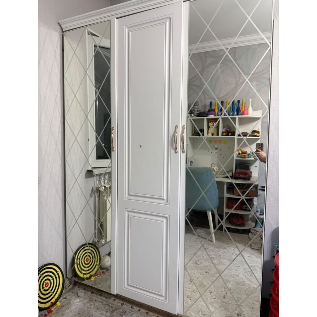 Dolab satilir 200 azn.Olcusi 180/210 Unvan keșle (Gulu) — Şkaflar, Bakı