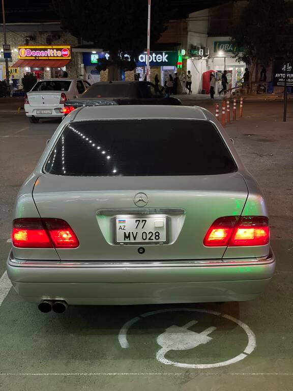 Mercedes E 320, 3.2 L, 1998 il, 400 000 km 77-MV-028 — Avtomobillər, Bakı (2)