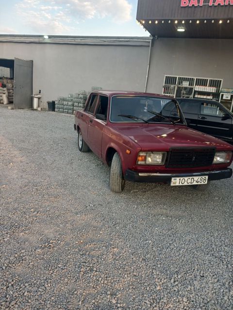 Model: Lada (VAZ 2107) yaxsi vezyetdedi mator qaropqa ela difirde ses — Ağdaş