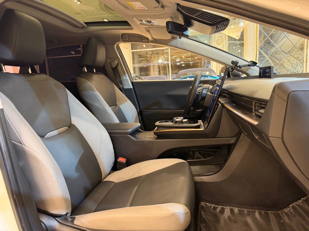Toyota bZ3, 65.2 kWh, 2023 il, 35 000 km — Avtomobillər, Bakı (12)
