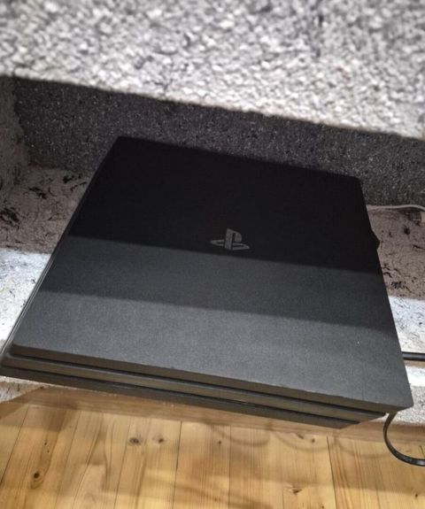 PlayStation 4 Pro oyun konsolu paketi - Model: PS4 Pro (Sony — Saray