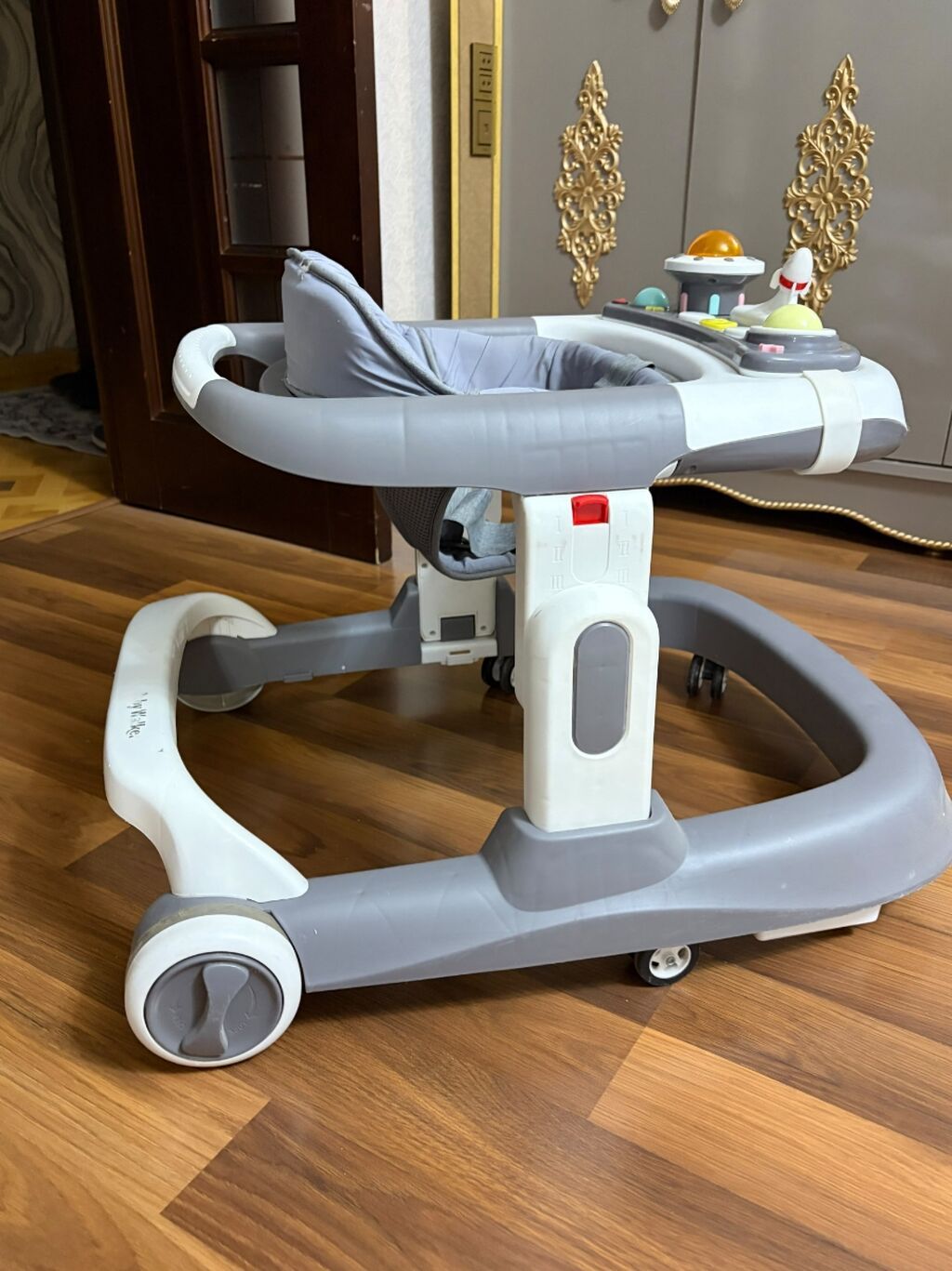 Uşaq gəzdirəni (Baby Walker) - Rəng: boz–ağ, yumşaq boz oturacaq — Kürəklər və yürüyüş aparatları, Bakı (4)