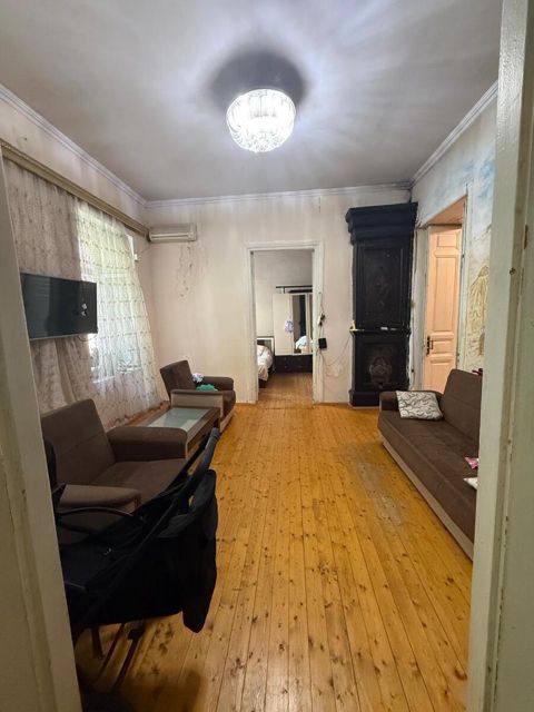 Satılır 3 otaqlı köhnə tikili 85 m² — Bakı