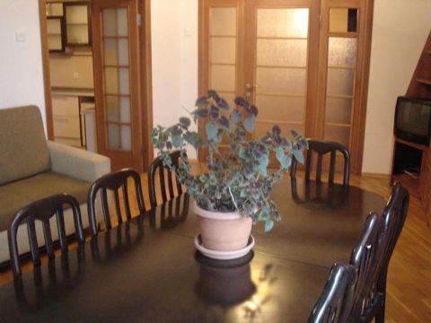 Satılır 4 otaqlı köhnə tikili 96 m² — Bakı