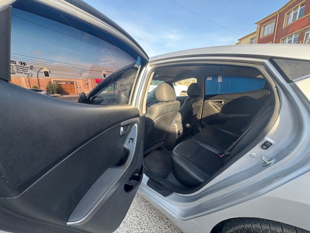Hyundai Avante, 1.6 L, 2015 il, 300 000 km 77-LY-790 — Avtomobillər, Bakı (8)